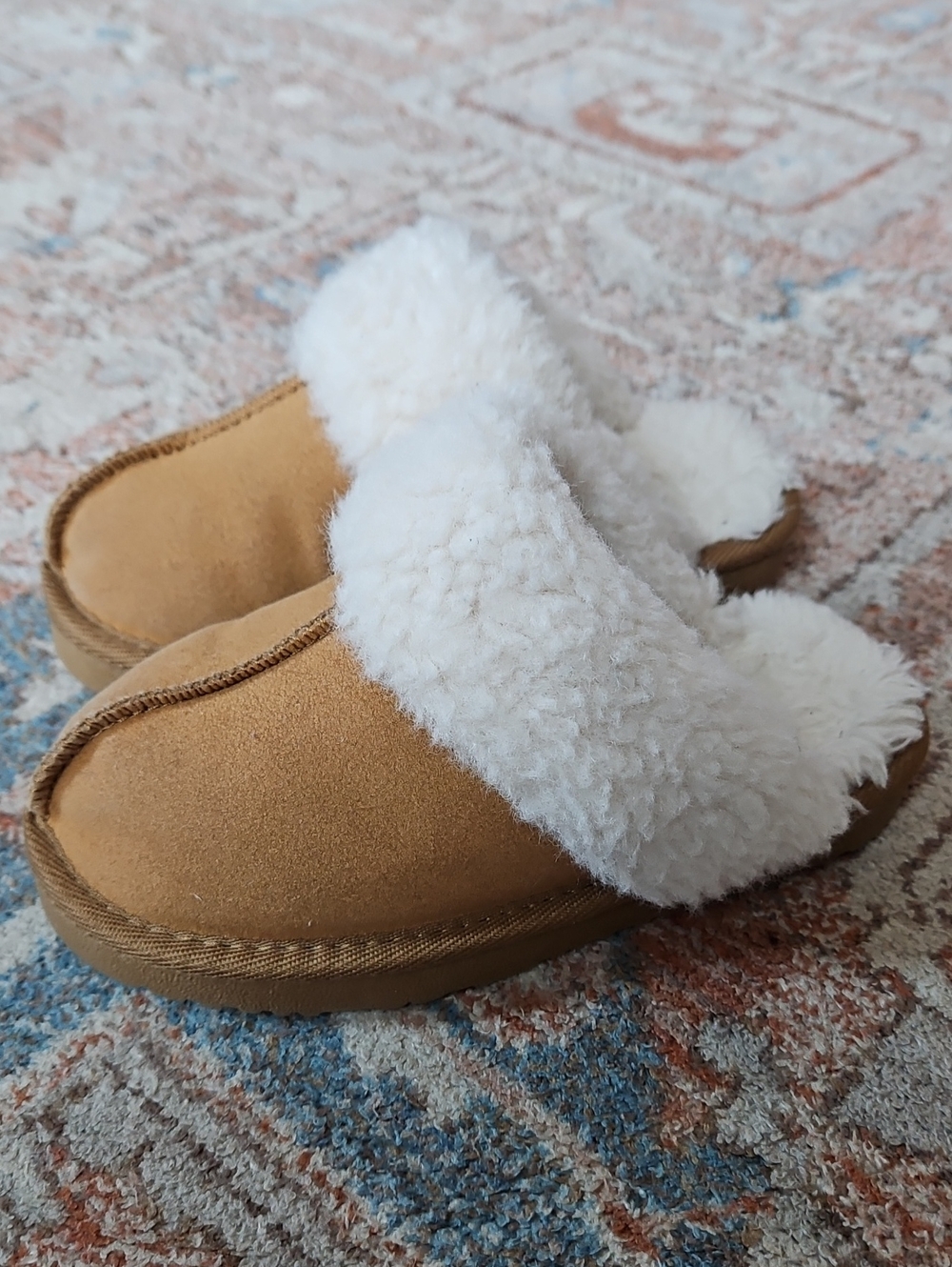 Dream Pairs Kids Tan Slippers with White Faux Shearling Cuff